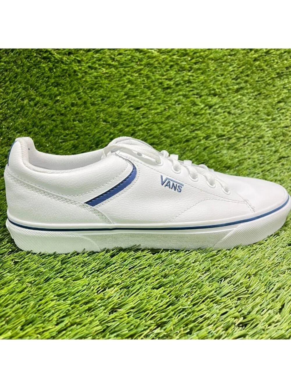 Vans Seldan Low Womens Size 11 White Blue Athletic Leather Skate Shoes Sneakers